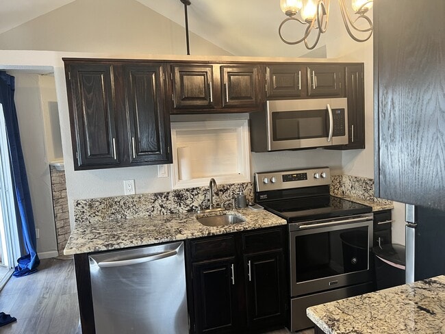 Building Photo - 3033 San Jacinto St