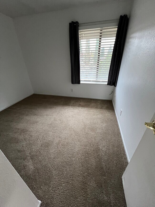 Guest room #2 - 1830 Polk Way