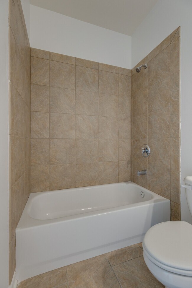 Building Photo - 816 Hillview Heights