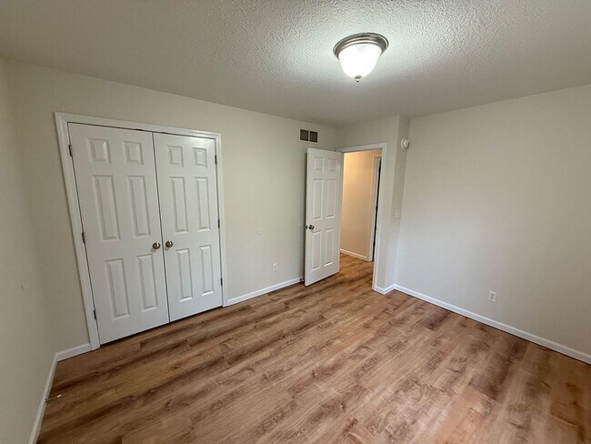 Building Photo - 4114-4116 Hidden Creek Ct.