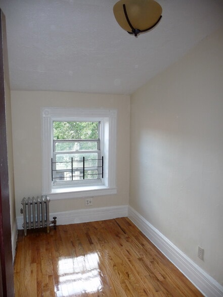 2nd bedroom/study - 13 Revere Pl