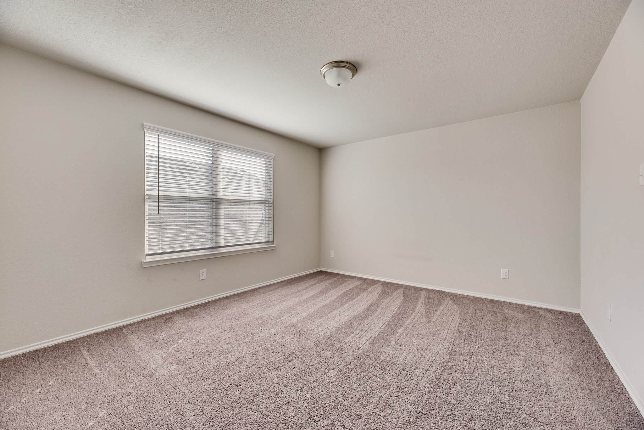 Building Photo - 5913 Hopkins Dr