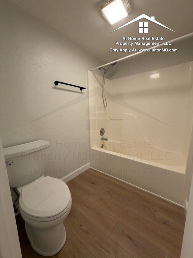 Building Photo - 1011-1013 Greystone Court