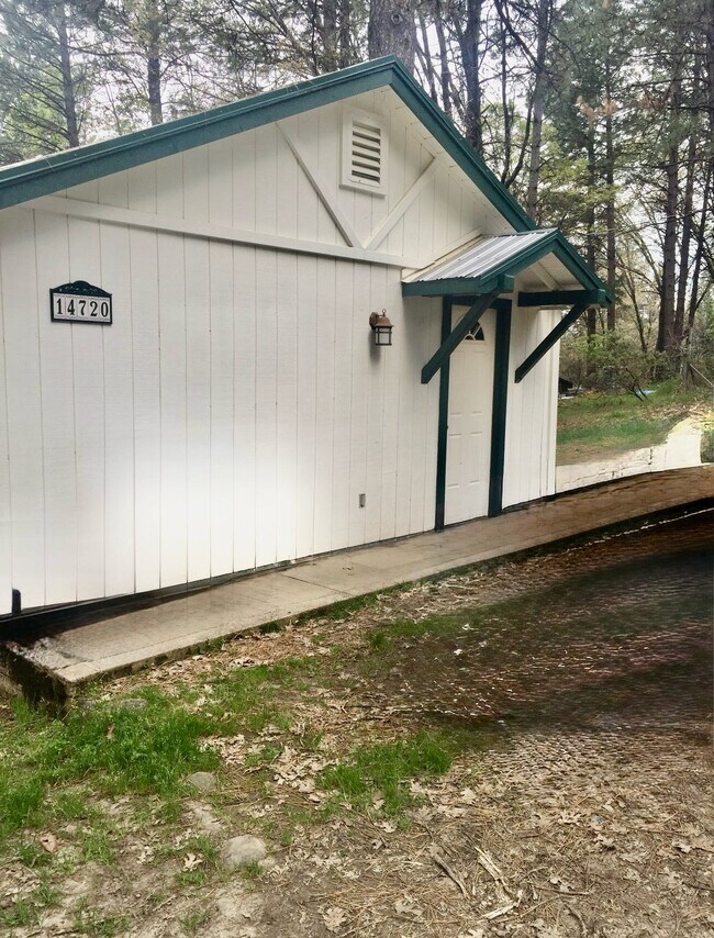 Building Photo - 14720 Lynshar Rd