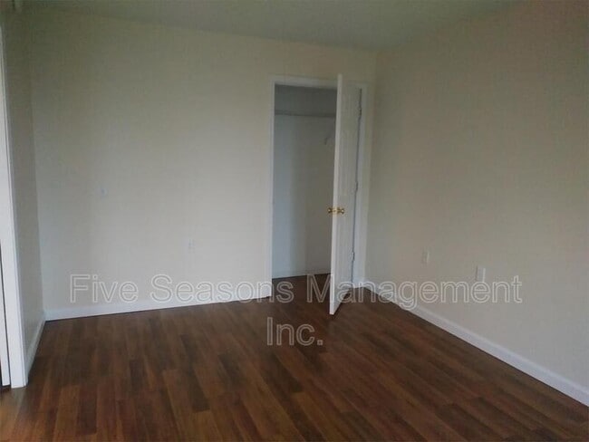 Building Photo - 107 Hildred Dr