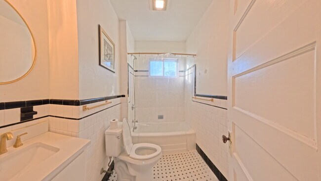 Building Photo - 75 Richardson St