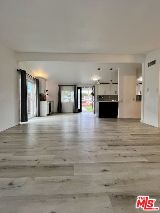 Building Photo - 848 W Irving Pl