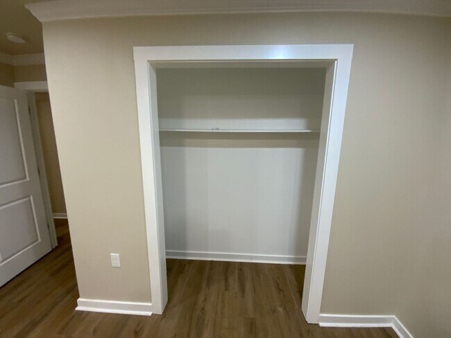 Building Photo - 1812 Sanford Dr