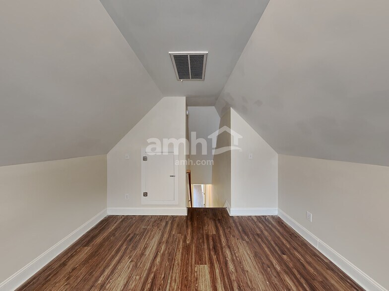 Building Photo - 112 Spalding Ln