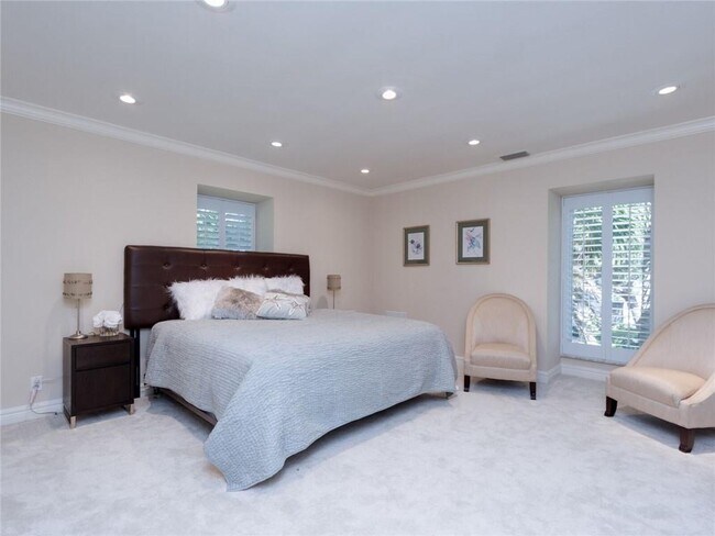 Building Photo - 615 Coral Way