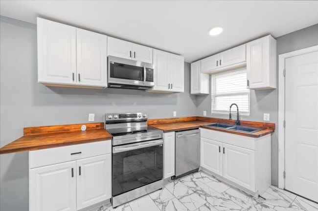 Building Photo - Move-In Special: $300 Off First Month if You Move on or before Feb 28, 2026!