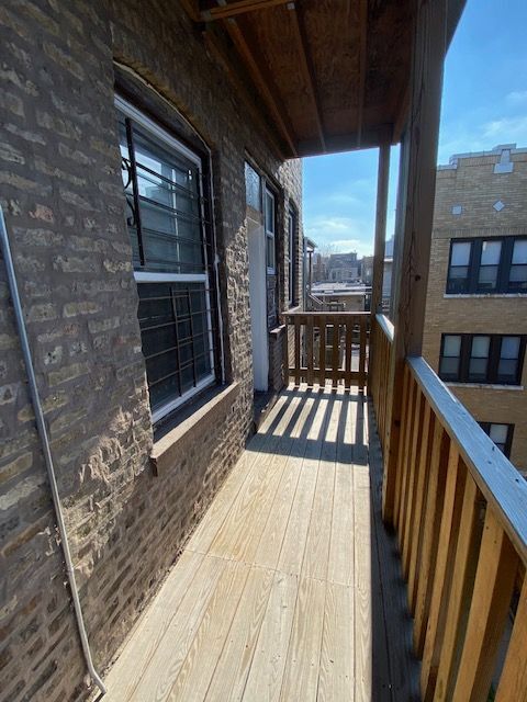 Building Photo - 833 W Cornelia Ave