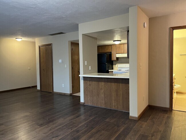 Building Photo - 122 Burke Ave