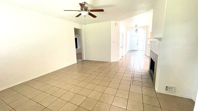 Building Photo - 12914 Pinehall Ln