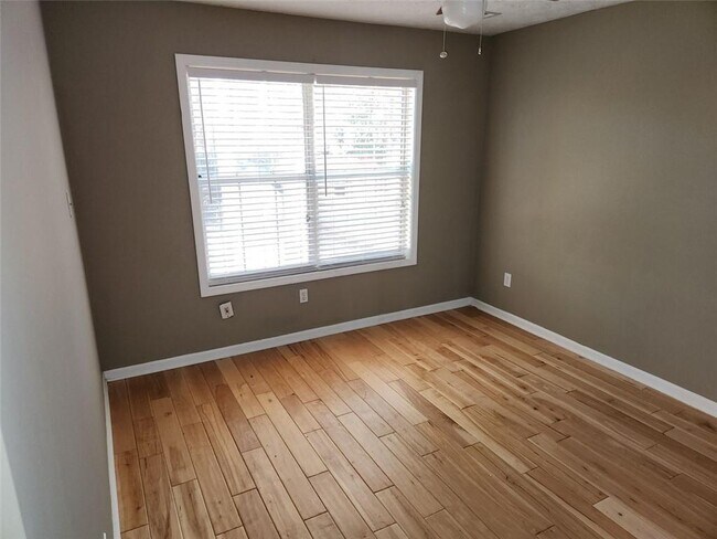 Building Photo - 335 Jon Jeff Dr NW