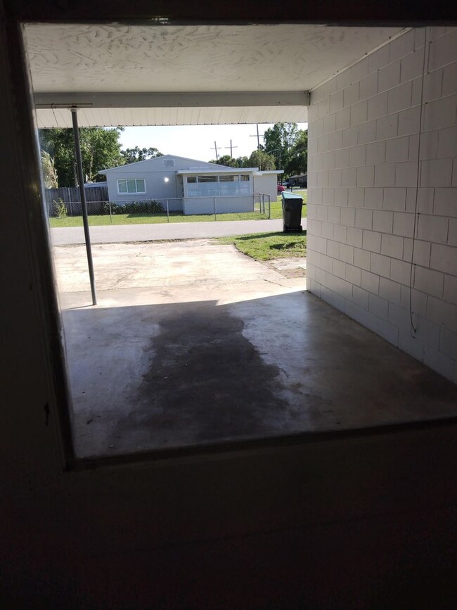 Building Photo - Two Bedroom