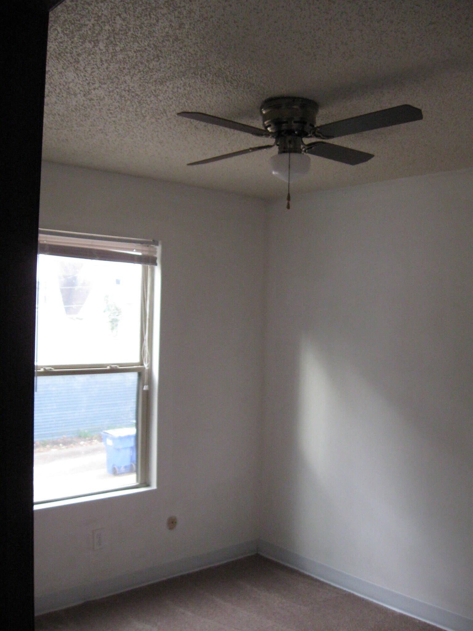 Building Photo - 507 W White St