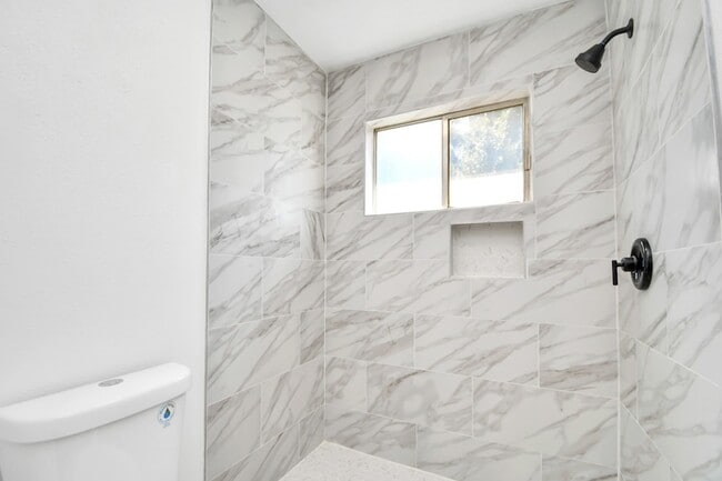 Building Photo - 9912 Cardinal St