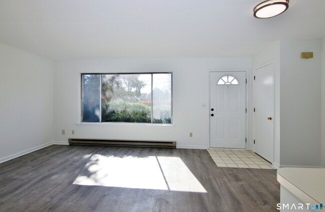 Building Photo - 15 Bungalow Park