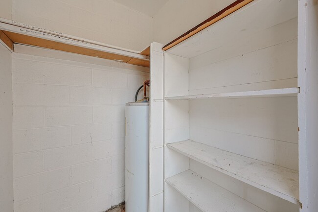 Building Photo - Value priced in North Phoenix!