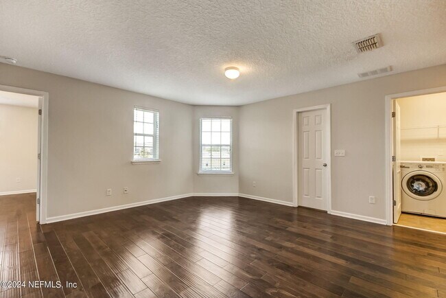 Building Photo - 500 Howland Drive