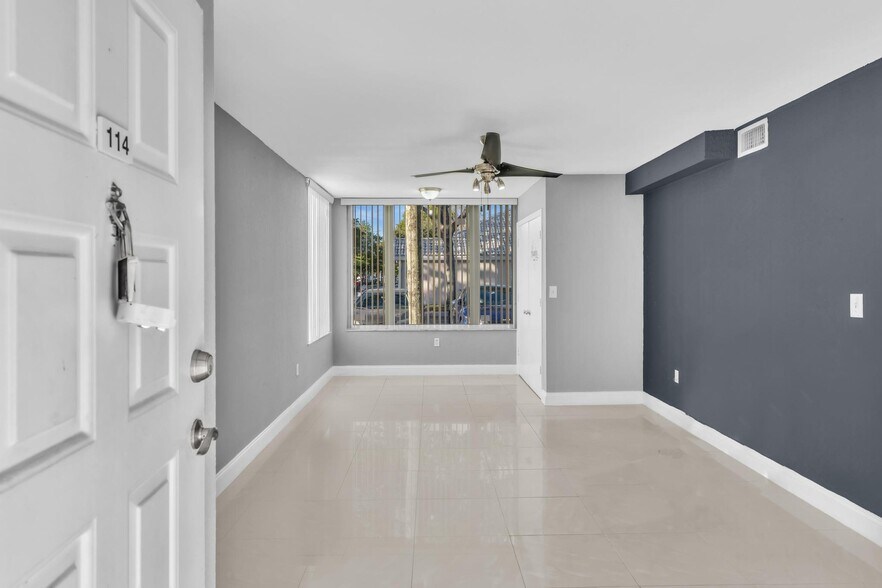 Building Photo - 2803 N Oakland Forest Dr
