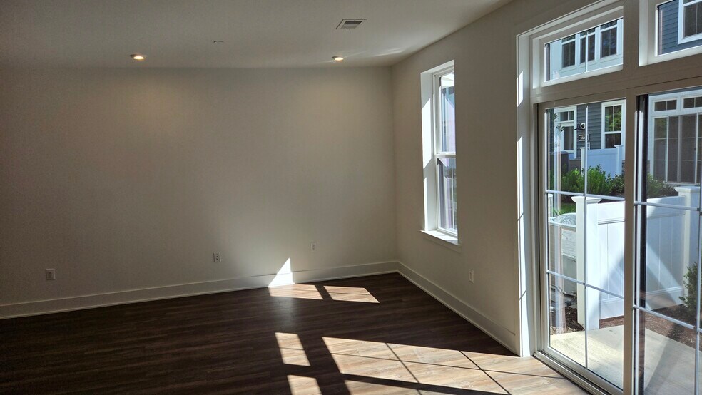 Building Photo - 7104 Donatello Dr
