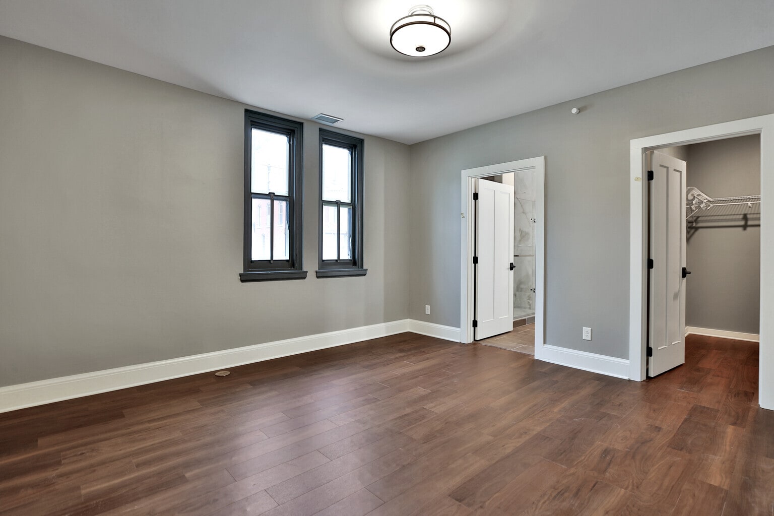 Building Photo - 107 Chestnut St E