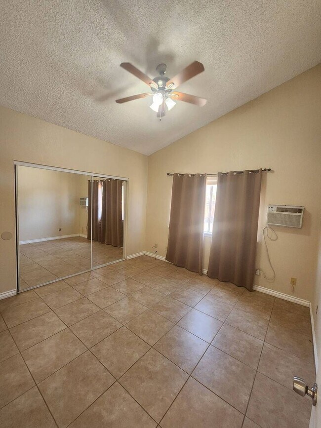 Building Photo - Two Bedroom Home with Two Car Garage