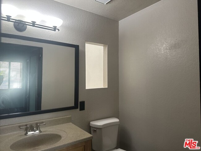 Building Photo - 77 Willowcrest Ln