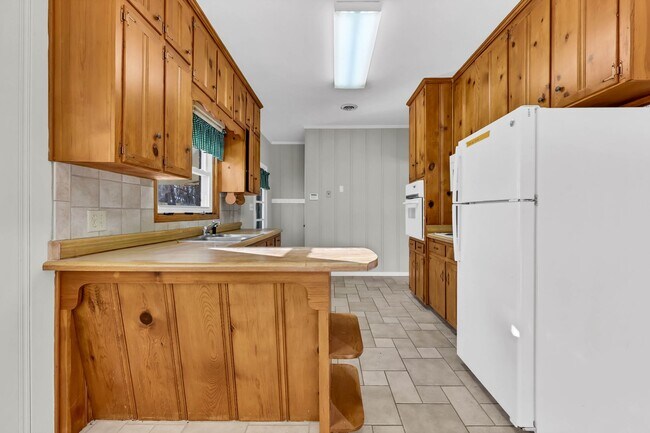 Building Photo - 780 Rossview Rd