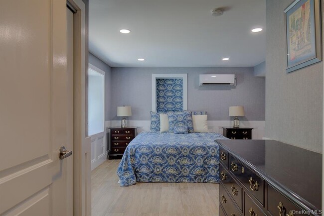 Building Photo - 2 Spring Hollow Rd