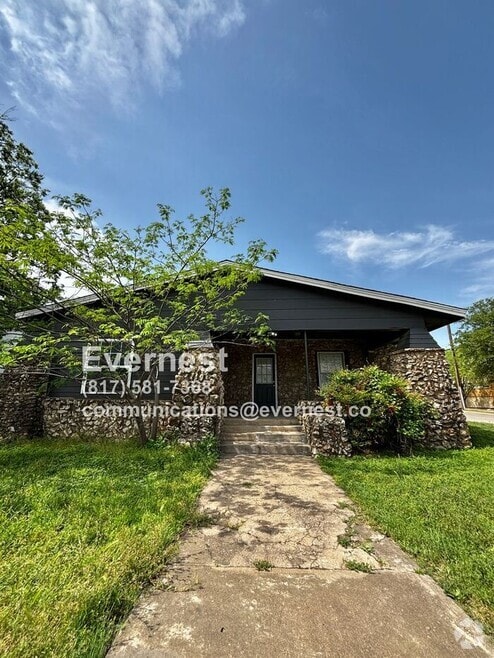 Building Photo - 2923 Azle Ave