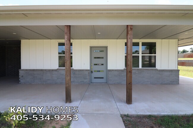 Building Photo - 17610 Salma Rd