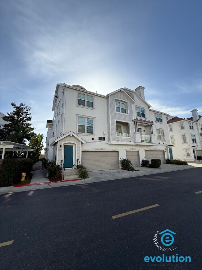 Building Photo - 810 Harbor Cliff Way
