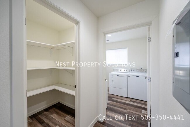 Building Photo - 2705 W Marina Dr
