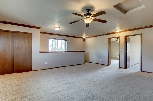 Building Photo - 3 Bedroom, 2.5 Bath Island Place Townhome