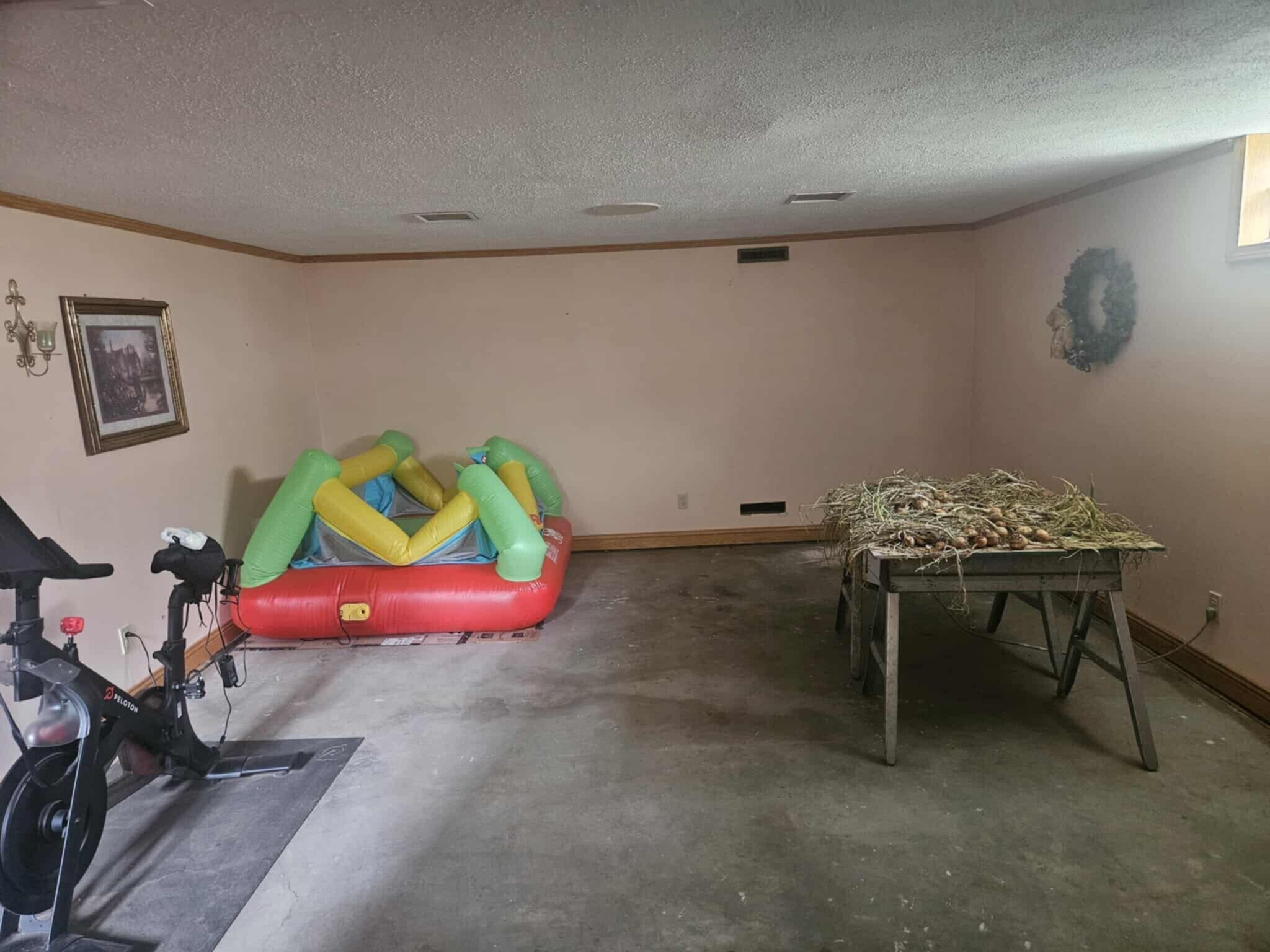 Family Room - 607 W Picnic St