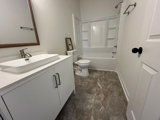 Building Photo - 2 Bedroom 2 Bathroom for Rent