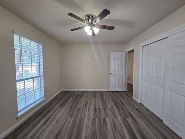 Building Photo - RENT REDUCTION - AVAILABLE NOW!