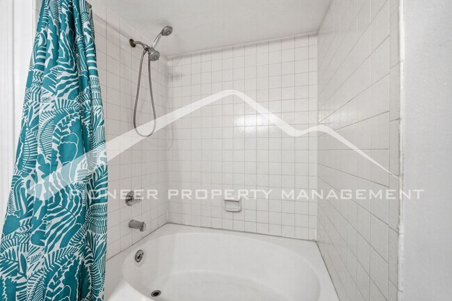 Building Photo - Charming Condo with Washer/Dryer and Gas Fireplace