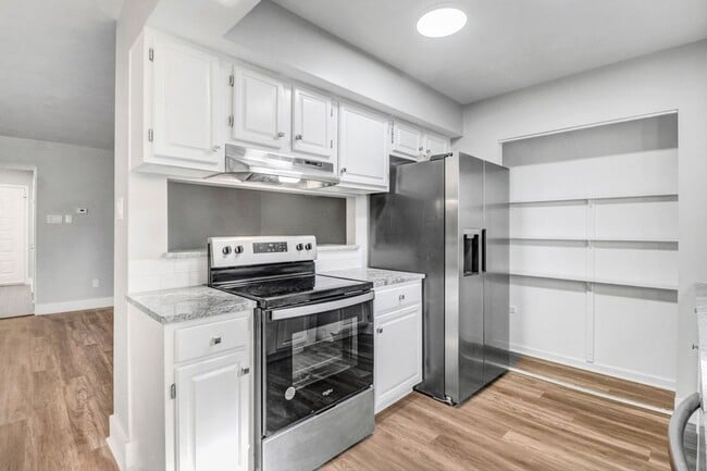 Building Photo - RENOVATED 2 BR | 2 BA Townhome in Goldsboro *less than 2 miles from SJAFB*