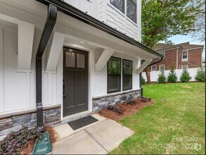 Building Photo - Beautiful and spacious 4-bedroom, 5-bath h...