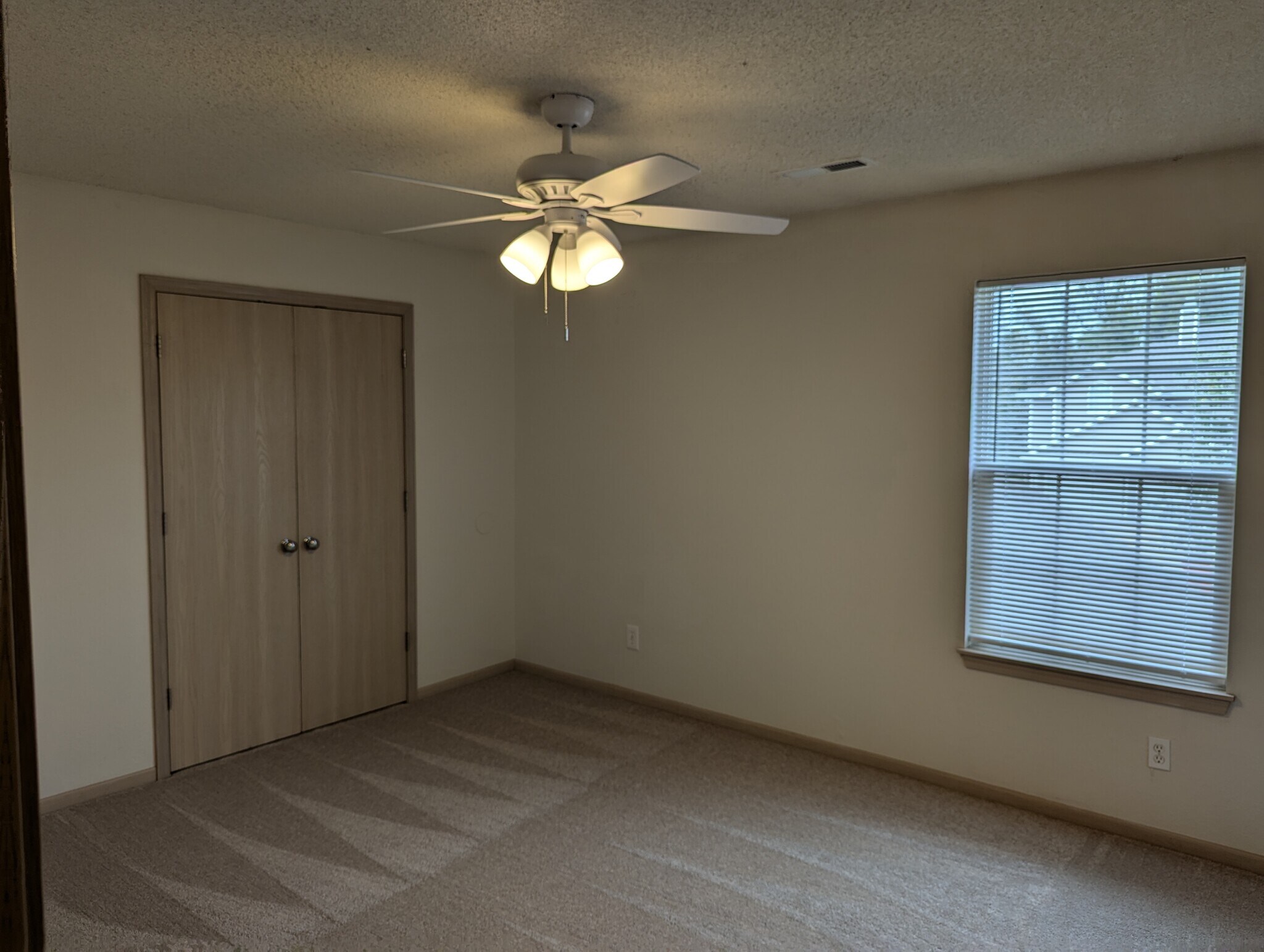 Second Bedroom - 205 W Nicholas Dr