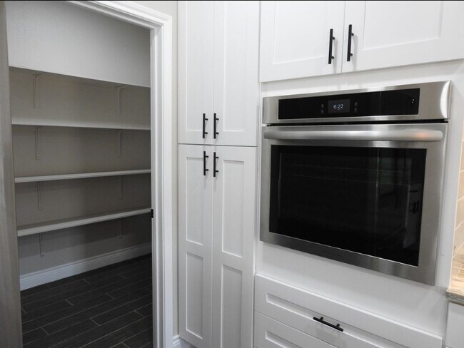 Building Photo - 400 Pitaya Ln