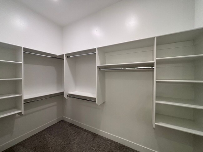 Building Photo - SPACIOUS PATIO HOME FOR RENT!