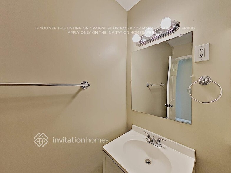 Building Photo - 2620 SW 121st Ave