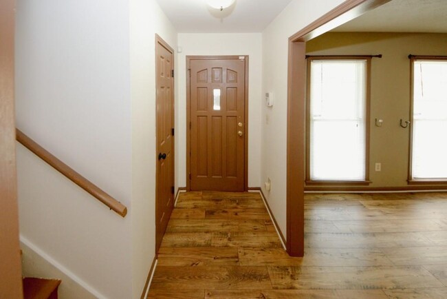 Building Photo - 4033 Scenic Mountain Dr SW