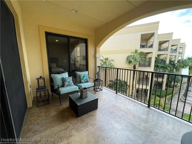 Building Photo - 2351 Lakeview Dr