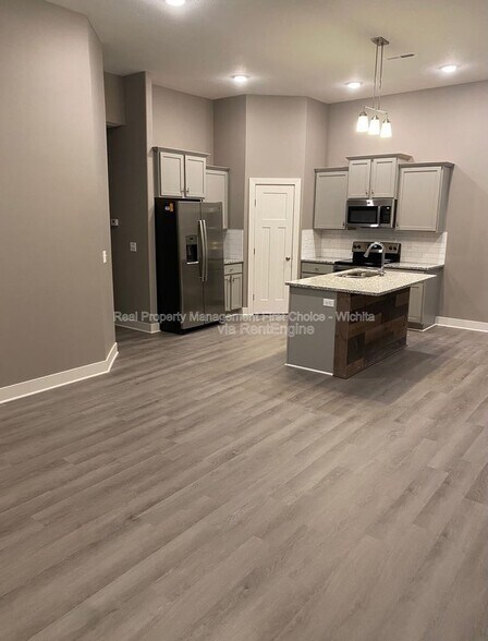 Building Photo - 3318 W 45th St S